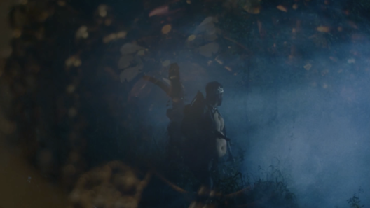 ©UN POINT BLEU PÂLE