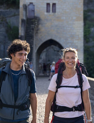 COMPOSTELLE_© 2025 Marie-Camille Orlando - Eveya Productions - Page Films - Apollo Films Distribution -  France 3 Cinéma - Auvergne-Rhône-Alpes Cinéma- Artémis Productions