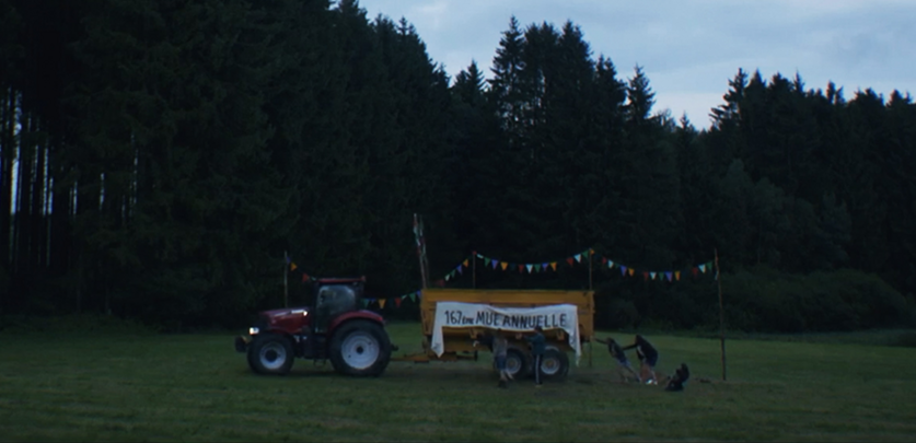 SE DIT D'UN CERF QUI QUITTE SON BOIS