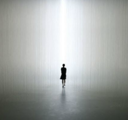 Saule, pieds nus dans les aiguilles